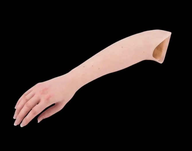 Cosmetic prosthetic hand